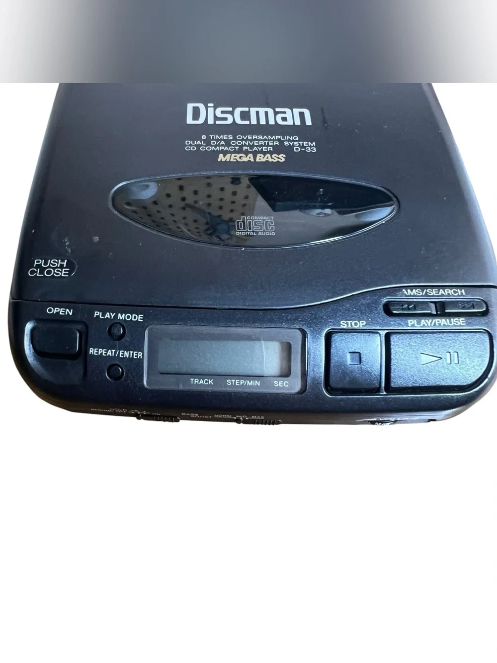 Sony DISCMAN D-33 Portable CD Player Mega Bass Compact Disc Japan Walkman VTG 91